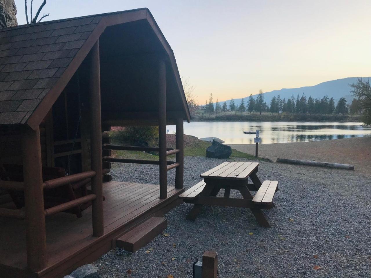 Hotel Gallagher Lake Parkbridge Okanagan-Similkameen Exterior foto